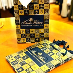 NEW Brooks Brothers Navy& Gold Patterned Gift Bags. Tissue Paper Incl. 5 pack